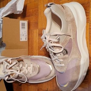 NIB UGG LA Hills Sneakers